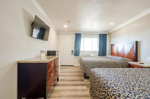 a hotel room with two beds and a sink at ERTH INN by AGA- Mojave in Mojave