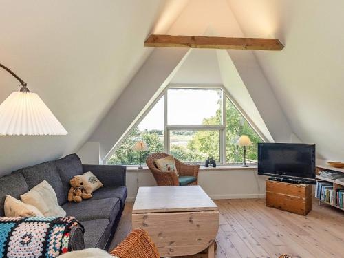 a living room with a couch and a tv at Charming Renovated Cottage - By Traum Ferienwohnungen in Humble