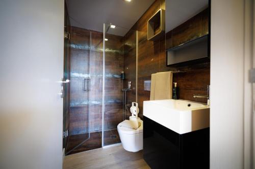 a bathroom with a toilet and a sink and a shower at Vila Marim Country Houses in Mesão Frio