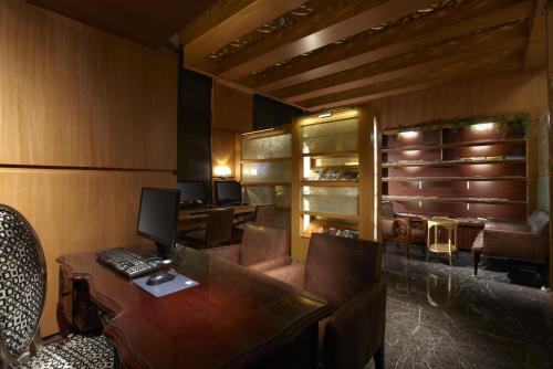 a room with a desk with a computer on it at Hotel Kuva Chateau in Zhongli