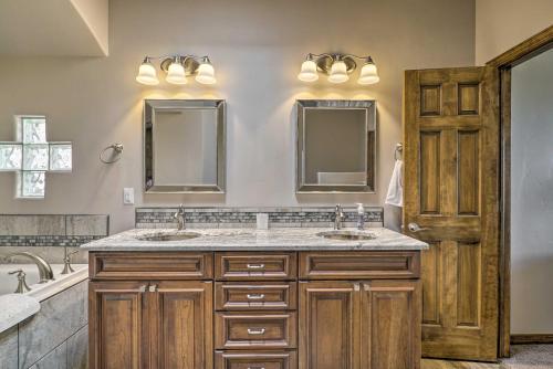 Koupelna v ubytování Mountain-View Las Cruces Getaway with Gas Grill