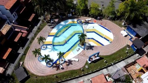 an overhead view of a large swimming pool at Apartasol en San Jerónimo, Ciudadela del Sol - Cammar in San Jerónimo
