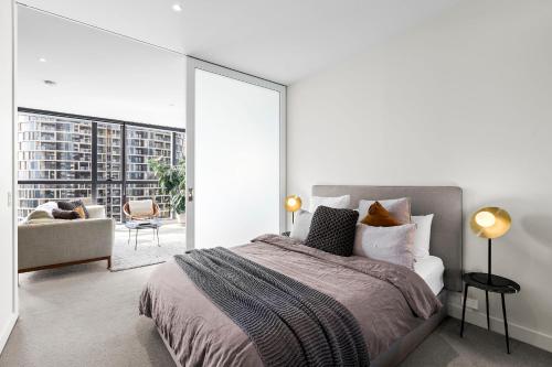 Postel nebo postele na pokoji v ubytování Luxuria Apartments - Fulton Lane