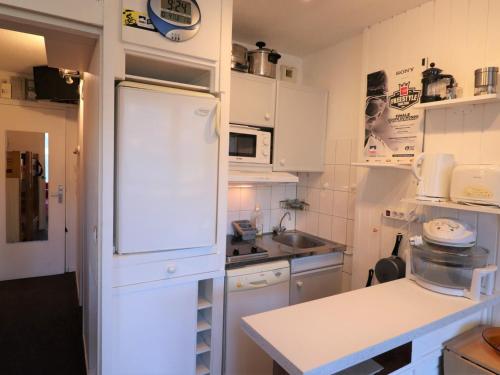 Photo de la galerie de l'établissement Studio Confortable Proche Pistes et Commerces avec Balcon - FR-1-502-465, à Tignes