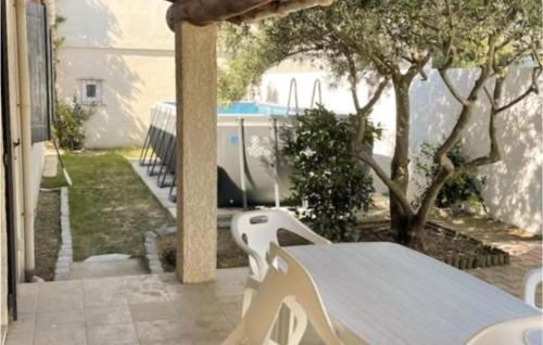 Photo de la galerie de l'établissement Cozy Home In Les Angles With Wifi, aux Angles (Gard)