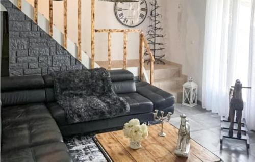 Photo de la galerie de l'établissement Cozy Home In Les Angles With Wifi, aux Angles (Gard)