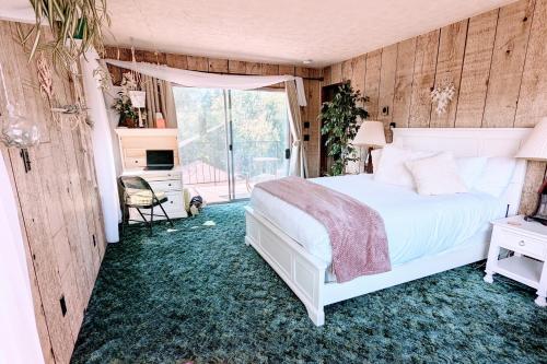 a bedroom with a white bed and a window at 4 Elements House:Central, Views-Every Rm, AC, Pets in Mount Shasta