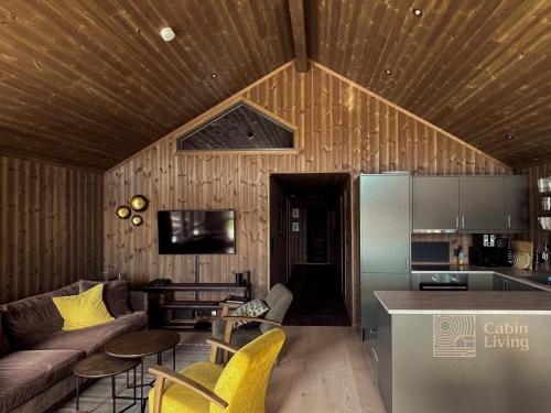 Η κουζίνα ή μικρή κουζίνα στο Unique cabin with fantastic lake view, sauna, ski & EV outlet