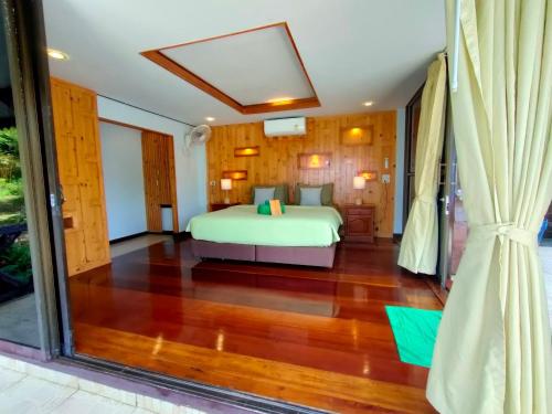 Postel nebo postele na pokoji v ubytování Koh Kood Beach Resort