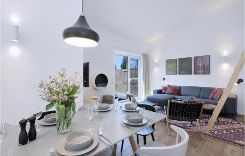 a dining room and living room with a table and chairs at Cozy Home In Lembruchdümmer See in Lembruch