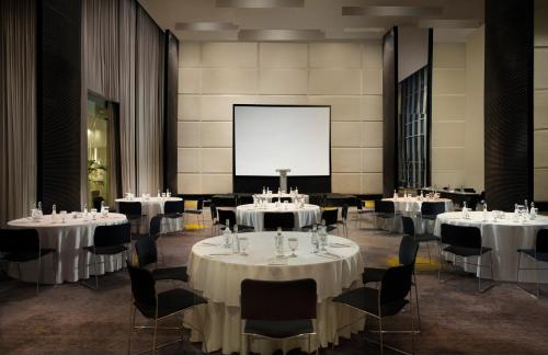 Restoran atau tempat lain untuk makan di ARTOTEL TS Suites Surabaya