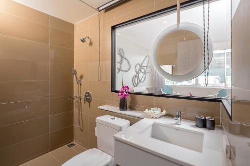 Koupelna v ubytování Pearl Hotel Phuket