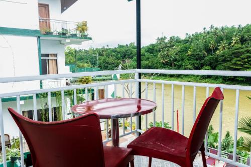 Kandy Riverside Villaにあるバルコニーまたはテラス
