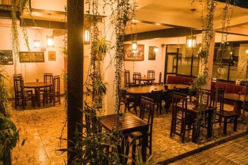 Kandy Riverside Villaにあるレストランまたは飲食店