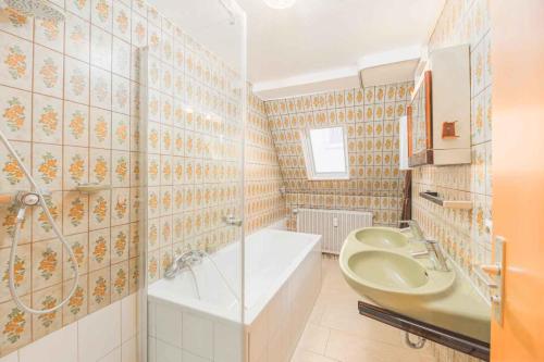 Ένα μπάνιο στο XXL-Apartments Göppingen