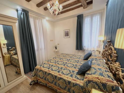 a bedroom with a large bed and a mirror at Cà Nova in Venice