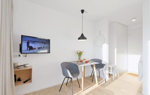 TV a/nebo společenská místnost v ubytování Beach Front Apartment