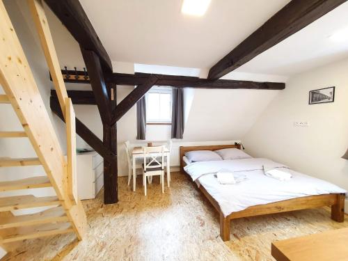 Postel nebo postele na pokoji v ubytování Apartmány U Muzea