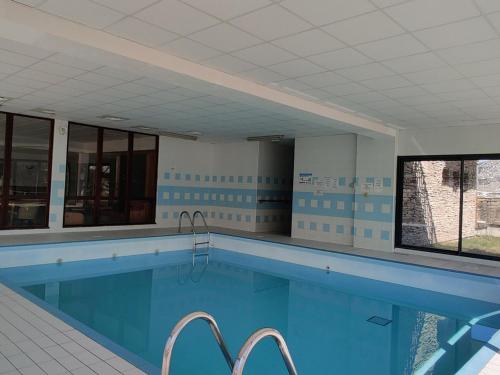 a large swimming pool in a building with a large swimming pool at Chalet Le Dévoluy, 3 pièces, 6 personnes - FR-1-504-642 in Superdevoluy