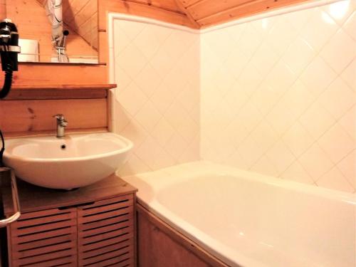 a bathroom with a sink and a bath tub at Chalet La Joue du Loup, 3 pièces, 6 personnes - FR-1-504-651 in Le Dévoluy