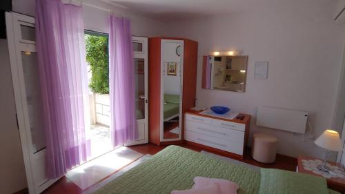 Studio apartment in Bol with sea view, terrace, air conditioning, WiFi 3634-1