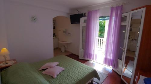 Studio apartment in Bol with sea view, terrace, air conditioning, WiFi 3634-1