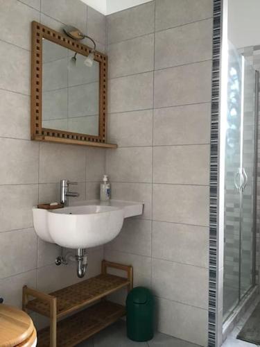 Spacious 3BR/2BT Apartment with A/C in City Center