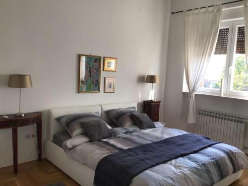 Spacious 3BR/2BT Apartment with A/C in City Center