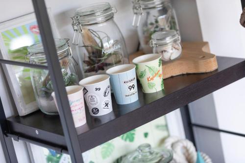 Kemudahan buat kopi dan teh di Wave House 99 Beachside - Self Check-In Only