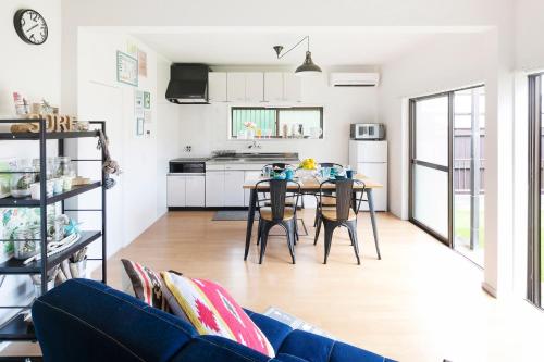 Dapur atau dapur kecil di Wave House 99 Beachside - Self Check-In Only