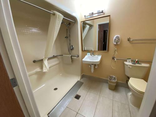 a bathroom with a shower and a toilet and a sink at Best Western Manhattan Inn in Manhattan