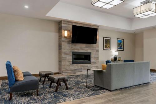 A television and/or entertainment centre at Comfort Suites