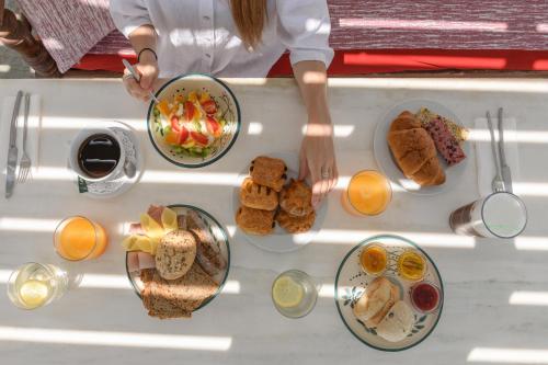 a woman standing on top of a table with food at Kallisti Paros in Naousa