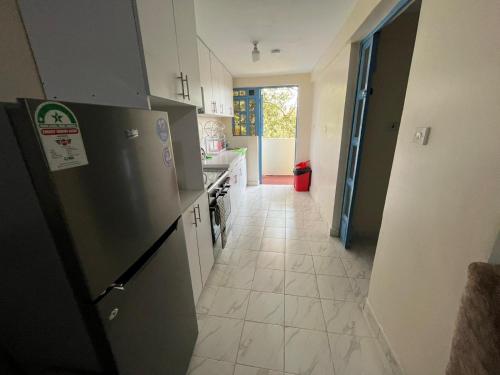 Dapur atau dapur kecil di Remarkable 2-Bed Apartment Cozy and Comfortable
