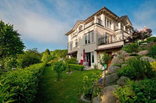 Κήπος έξω από το Villa Amelie
