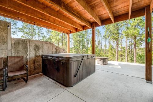 an empty patio with a trash can and a chair at Klassy Lodge in Sturgis