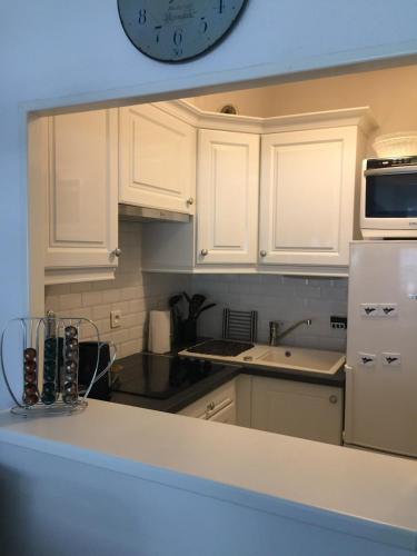 Nice 36 m with balcony and pool near beaches