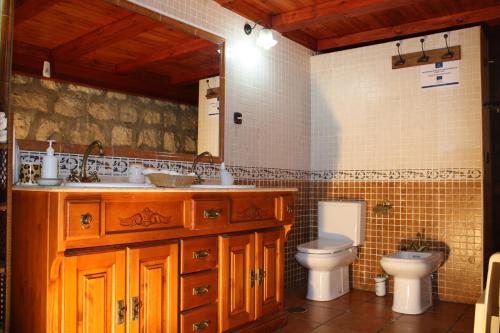 Koupelna v ubytování ALCALA DEL JUCAR, Casa rural Rio Tranquilo 1 -Piscina privada-