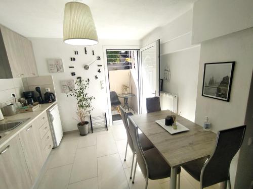 a kitchen and dining room with a table and chairs at MY HOME Trikala in Tríkala