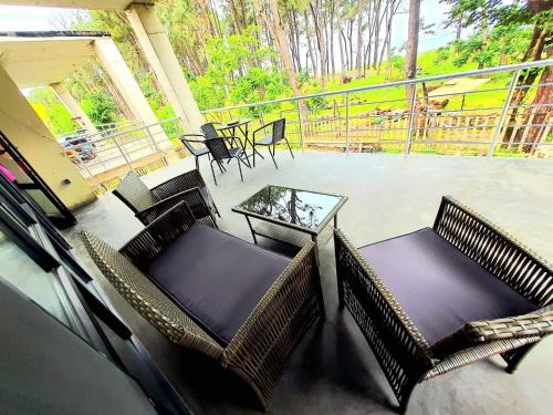 Un balcón o terraza en beachfront apartments ,,kapro-one,,