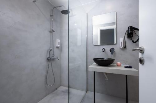 Enattica Monastiraki Living