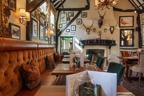 Χώρος καθιστικού στο The George Hotel, Dorchester-on-Thames, Oxfordshire - The Coaching Inn Group