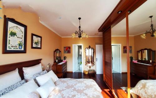 Katil atau katil-katil dalam bilik di Piso en Bueu a 100 metros de la playa