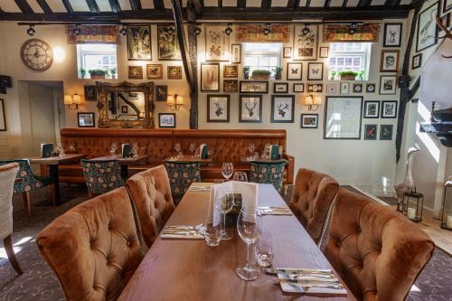 Χώρος καθιστικού στο The George Hotel, Dorchester-on-Thames, Oxfordshire - The Coaching Inn Group