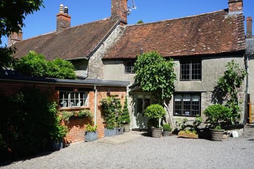 Stunning Historic 2-Bed House in Shaftesbury