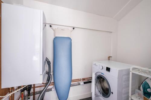a laundry room with a washer and dryer at The Douglas - Spacious 2 bed apartment in Uddingston in Uddingston