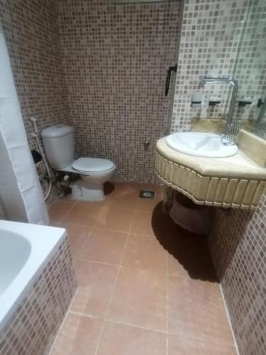 Ένα μπάνιο στο New Saint Catherine Hotel