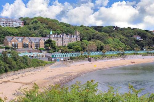 Langland Bay Manor by Mia Living 3 bed with sea view with FREE parking