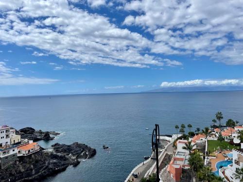 Spacious, Light & Cozy Apartments with Ocean Views