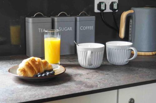 Možnosti snídaně pro hosty v ubytování Large Cottage, Beach, Pubs Shops, Netflix, BBQ, Dog Friendly